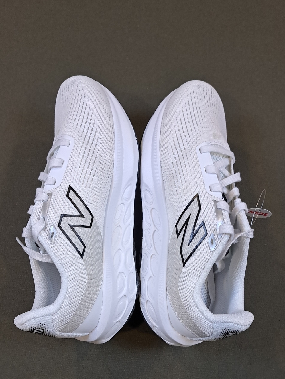 New Balance Fresh Foam 520 v9 Running Shoe - Color: White/Black - Size: 7.5 Wide - Picture 6 of 9